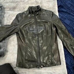 Fitted leather jacket